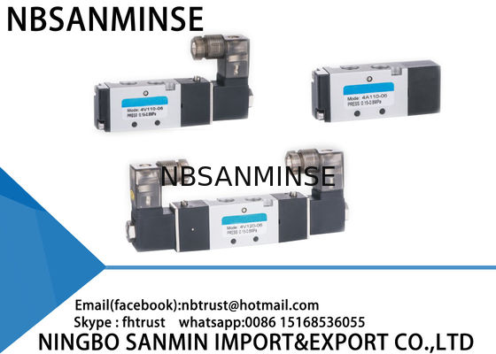 4V 100 series del solenoide de la válvula neumática del tipo controlado doble de tres posiciones de AirTAC